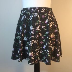 🔴 American Eagle Floral Button Mini Skater Skirt
